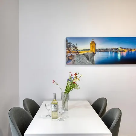2br - Floor Views شقة