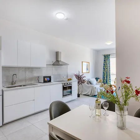 2br - Floor Views شقة *